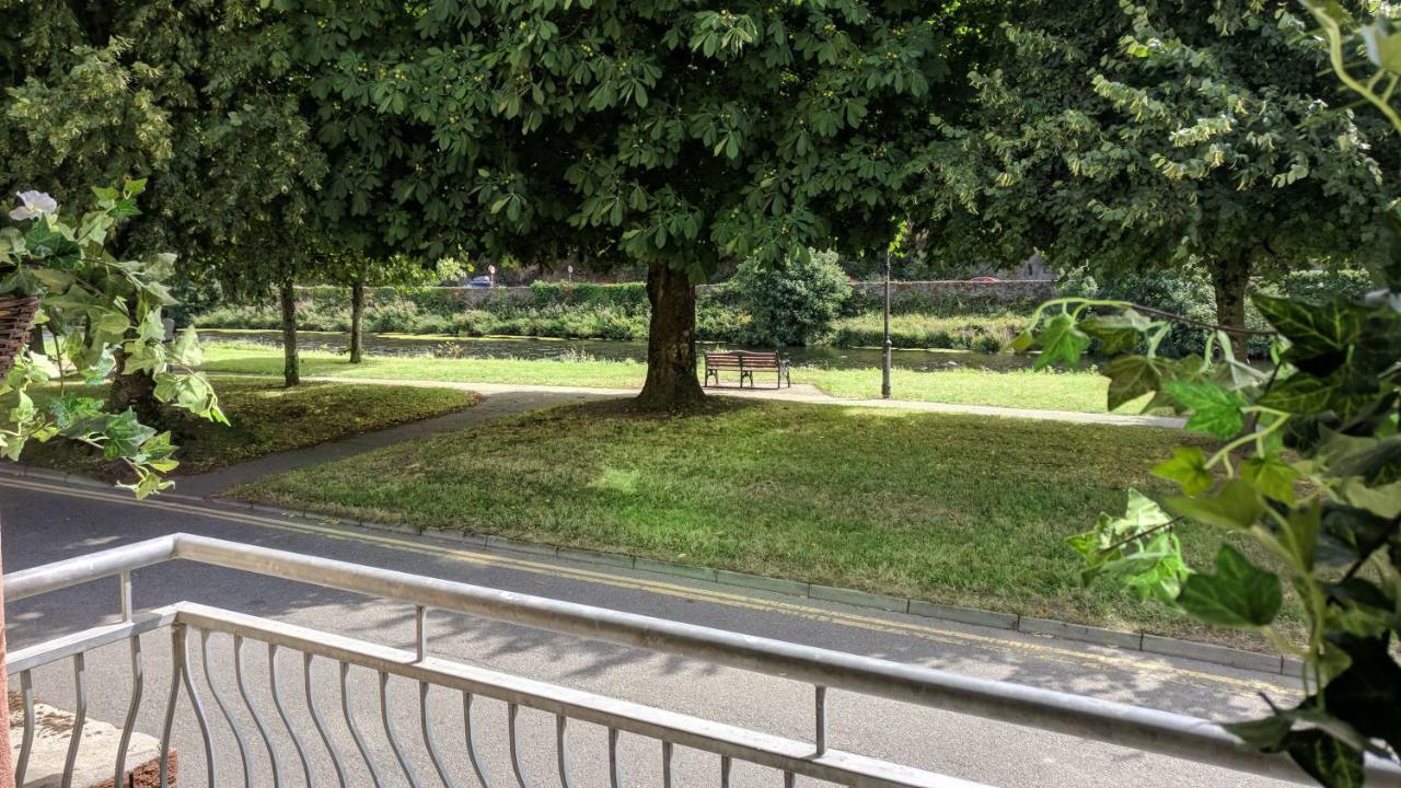Riverview Luxury Short Stay Apartment Enniscorthy Bagian luar foto